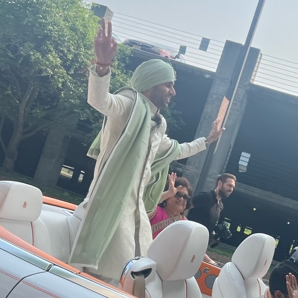 Safa & Dupatta from Anita Dongre - Picture 2 of 4